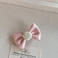 Elegante fermaglio per capelli rosa con fiocco e fiore di camelia bianca da donna - Fiocco Rosa Con Fiore Bianco