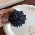 Pinza per capelli a fiore in tessuto blu marino in stile francese per acconciature - Blu scuro