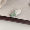 Eleganter chinesischer Vintage Schmetterling Haarclip mit cremefarbener Basis und grünem Dekor - Weiß Oval Grün Schmetterling