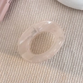 Gros plan d'une élégante pince à cheveux en acétate marbré rose et crème douce - Style Rond Rose (12#)