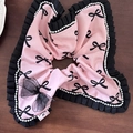 Chouchou en satin rose avec volants en dentelle noire et bordure en perles - Chouchou Cerf-volant Nœud Rose Noir