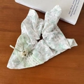 Chouchou floral vert pastel avec bordure en dentelle et nœud élégant - Élastique à Cheveux Floral Texturé Vert