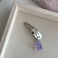 Detail van een zilveren metalen haarspeld met een paarse transparante gummybeer hanger - 7# Transparant Paarse Beer Hanger