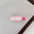 Primer plano detallado de una pinza para el cabello rosa en un tablero de tela texturizada - 2# Clip de Pelo Rosa Claro
