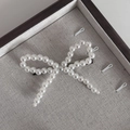 Barrette à cheveux élégante avec nœud en perles et pince crocodile argentée sur plateau - Nœud Perle Blanche Pince à Bec de Canard (4#) / Pinces cheveux bec de canard / Blanc