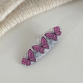 Eleganter grauer Marmor Haarclip mit rosa Schmetterlingsmustern auf weißem Stoffhintergrund - Weiß Mit Rosa Schmetterling