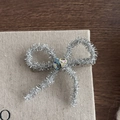 Eleganter silberner Haarschmuck mit Glitzerschleife und herzförmigen blauen Kristallen - 1# Glänzender Silberner Schleifen Haarclip / Silber