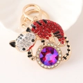 Portachiavi a forma di tigre dorata con strass rossi e ciondolo in pietra viola - Rosso