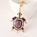 Portachiavi tartaruga dorata con cristalli viola e strass lucenti ed eleganti - Viola
