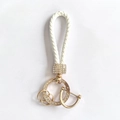 Luxuriöser weißer Leder-Schlüsselanhänger mit goldenen Beschlägen und glitzernden Strass - Weißer Stil Mit Hufeisenschnalle
