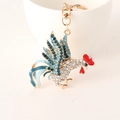 Llavero de gallo brillante con cristales azules degradados y acabado en oro fino - Azul