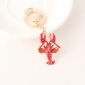 Rode emaille kreeft sleutelhanger met paarse strassteentjes en gouden sluiting - Rood