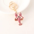 Elegante vergulde kreeft sleutelhanger met roze emaille en glimmende strassteentjes - Roze