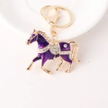 Portachiavi a cavallo in smalto viola con strass lucidi e moschettone dorato fine - Viola