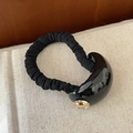 Elastico per capelli in acrilico stile francese con finitura nera lucida e bottone dorato - Elastico Ovale Nero