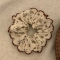 Brown floral lace scrunchie with crochet edges for a vintage French country hairstyle - Vintage Floral Style / Khaki Pleated White Floral