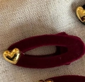 Grazioso fermaglio per capelli in velluto bordeaux con dettaglio cuore dorato - Rosso Vino Pinza Becco Anatra Cuore Oro