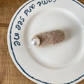 Pluche bruine wollen haarklem met een grote witte parel voor de herfst en de winter - Melkthee Pluche Parel Haarklem
