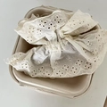 Elegante molletta per capelli in pizzo bianco con ricamo floreale per capelli folti - Molla in Pizzo Bianco (Scrunchie Grande) / Bianco