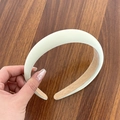 Dettaglio ravvicinato della fascia imbottita color crema con fodera interna in velluto - 4# Verde Chiaro
