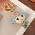 Simpatico portachiavi a scimmia dorata con strass bianchi e blu brillanti su rivista - Blu