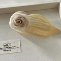 Pince à cheveux crème élégante avec un grand motif de rose en tissu réaliste - Pince à Bec de Canard Fleur Blanche