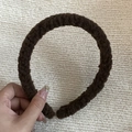 Diadema suave de felpa marrón oscuro con textura de vellón cálida para peinados - Caqui