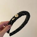 Diadema de tweed francés con patrón trenzado en blanco y negro y adornos dorados - Diadema de Rayas Negras y Blancas Con Flor Dorada