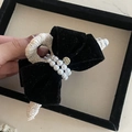 Elegante molletta a fiocco in velluto nero con perle sintetiche e pizzo bianco - Fermaglio a fiocco / Nero