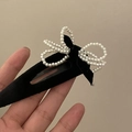 Elegante fermaglio per capelli in velluto nero con fiocco di perle sintetiche bianche - Fermaglio Fiocco Goccia Nero