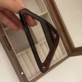 Detail van grote amberbruine haarklem met glanzend geometrisch hol frame voor kapsels - Driehoek haarklem / 3# Schildpad