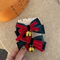 Détail de pinces à cheveux avec nœuds en velours et grelots dorés pour Noël - Nœud Vert Grelot (Paire)