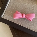 Pinza para el pelo con lazo rosa de resina acrílica brillante en bandeja tejida - Rosa Rojo