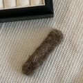 Lindo pasador de pelo rectangular de fieltro de lana marrón oscuro con textura - Caqui