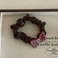 Scrunchie retrò marrone con fiocco rosso scuro e perla in tartaruga decorativa - Stile Fiocco Rosso Elastico Capelli Nero