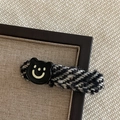 Detailopname van vintage beer haarclip met zwart-wit geweven wollen textuur - 1# Zwart Haarclip Beer / Zwart
