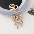 Elegante gouden strik sleutelhanger met glanzende strasstenen en bedel met de letter D - Gouden Strik Stijl (6227蝴蝶结)