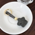 Portachiavi a stella con strass grigio scuro e anello dorato su piatto di ceramica - Grigio Canna di Fucile