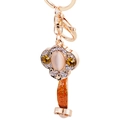 Goldener Ruyi Schlüsselanhänger mit Mondstein, Strass und traditionellen Emaille-Details - Lang Ruyi Gold