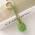 Portachiavi a forma di ananas con strass verdi e cordino in pelle coordinato con cristalli - Verde