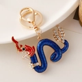 Blauwe emaille draak sleutelhanger met rode accenten en strass in goudkleurige finish - Blauw
