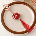 Traditionele Chinese rode koi vis sleutelhanger met kwastje en emaille afwerking - Overvloed Thema