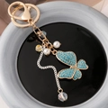 Portachiavi a farfalla con strass blu placcato oro con perle e nappe di cristallo - Blu