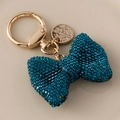 Funkelnder dunkelblauer Strass-Schleife Schlüsselanhänger mit goldenem Ring und Gravur-Anhänger - Blau