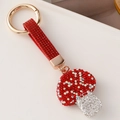 Portachiavi a fungo con strass rossi scintillanti, puntini bianchi e anello dorato - Rosso