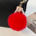 Porte-clés pompon rouge avec chaîne de perles et breloque ours en cœur doré pour sacs - Rouge
