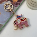 Gouden olifant sleutelhanger met roze strassteentjes en Thailand vlag hanger - Roze