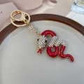 Funkelnder roter Schlangen-Schlüsselanhänger mit Strass und goldenem Metall-Verschluss - Rot