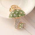 Llavero creativo de hongo con diamantes de imitación verdes y baño de oro pulido - Verde