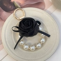 Elegante portachiavi rosa in chiffon nero con perle bianche e clip in metallo oro - Nero